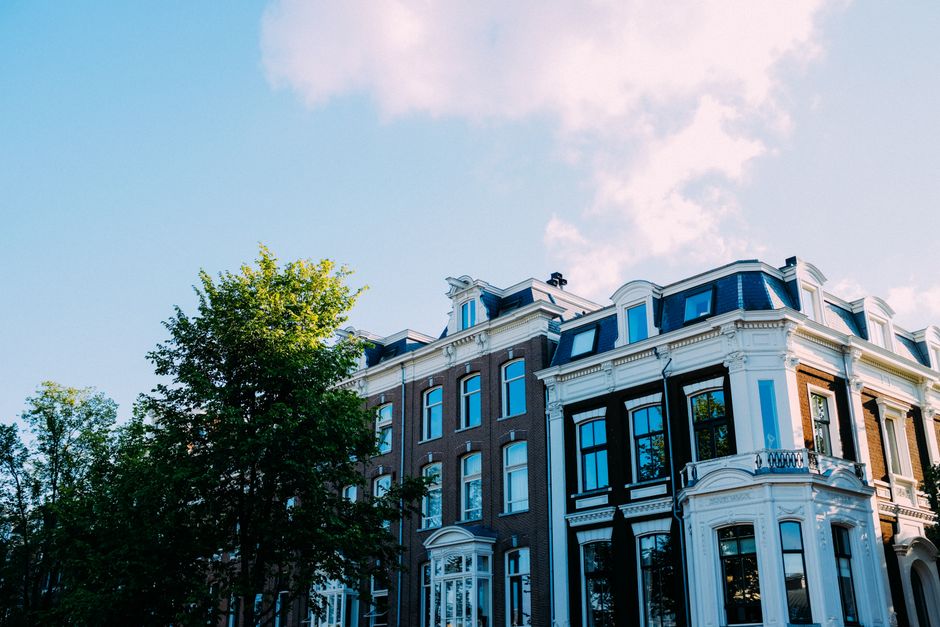 Woonhuis met verzekeringsdocumenten