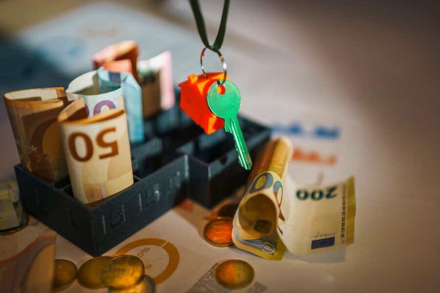 Een ZZP'er overweegt levensverzekering opties