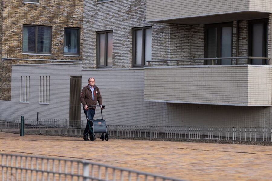 Gezin dat samenwerkt aan financiële bescherming