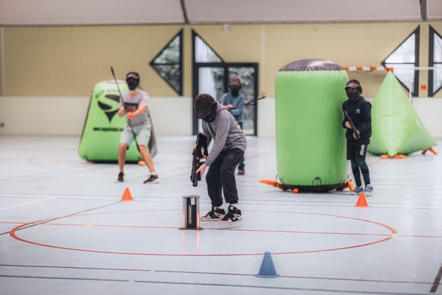 Sporters in een clubactiviteit