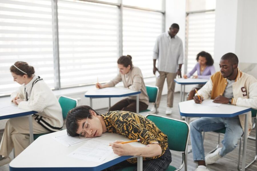 Studerende studenten met zorgdocumenten