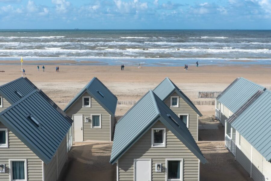 Een gezin geniet van hun vakantie terwijl ze rekenen op hun aansprakelijkheidsverzekering