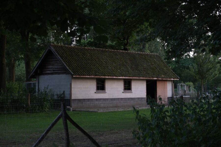 Verbouwing van een huis met een bouwvakker
