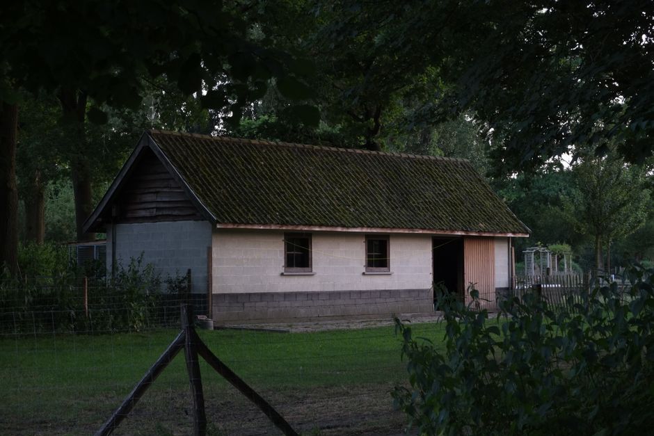 Verbouwing van een huis met een bouwvakker