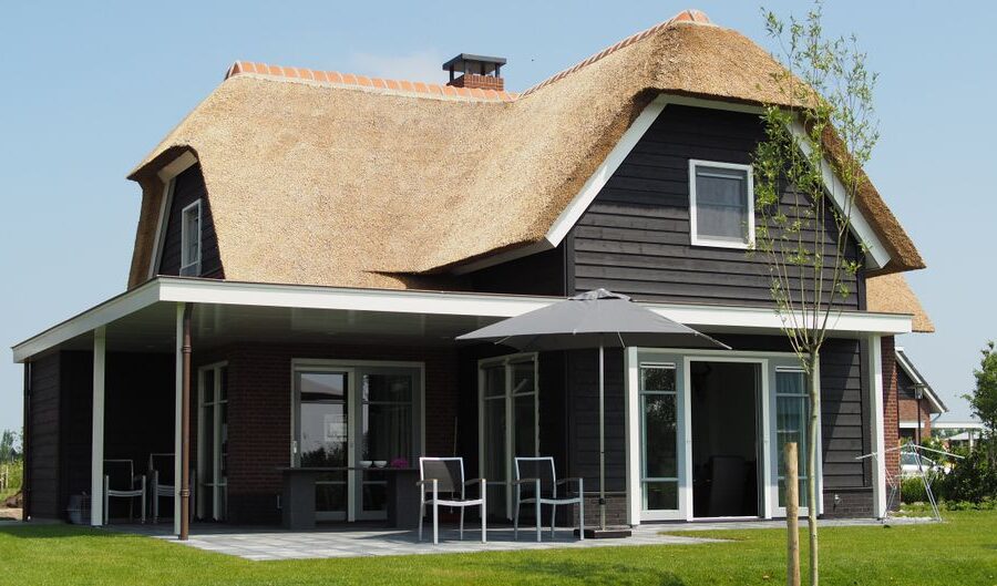 Een woning met een tuin