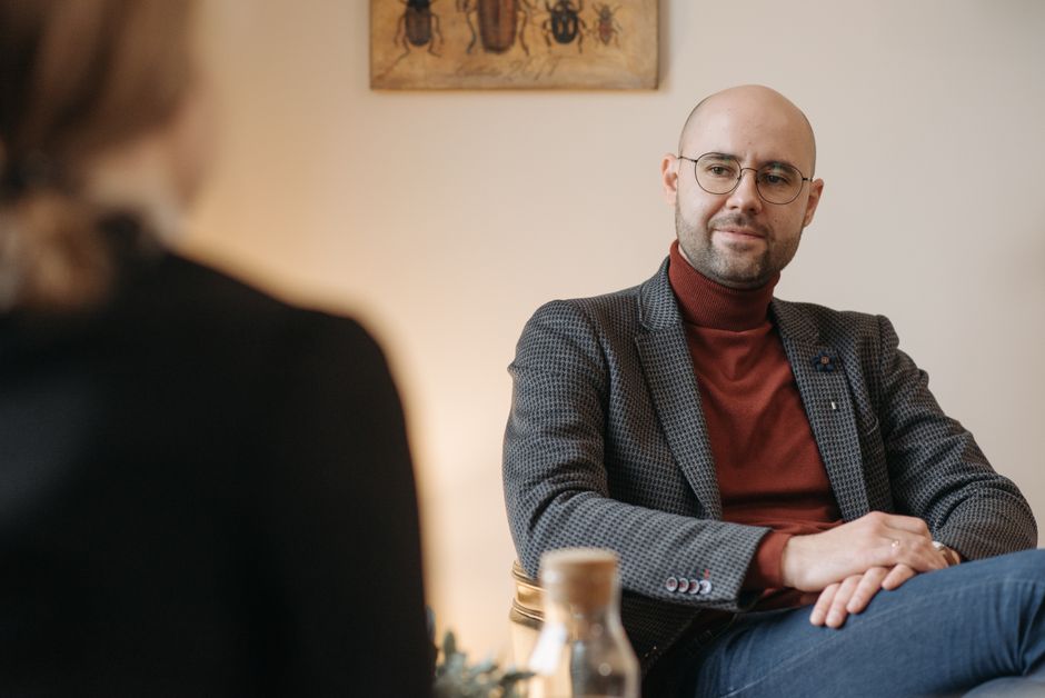 Psycholoog in gesprek met een cliënt